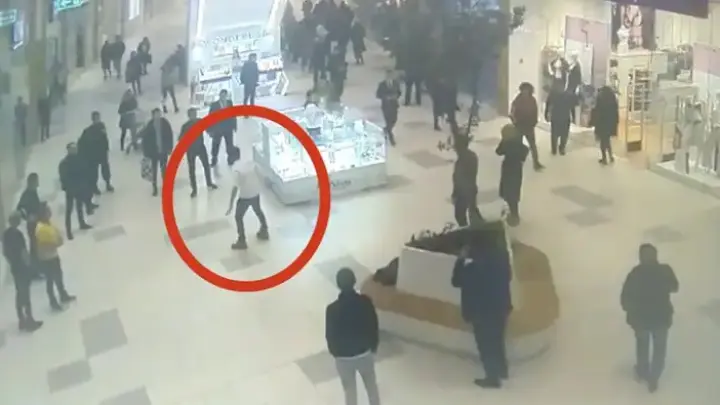Гражданин Турции изрезал себя ножом в Нур-Султане