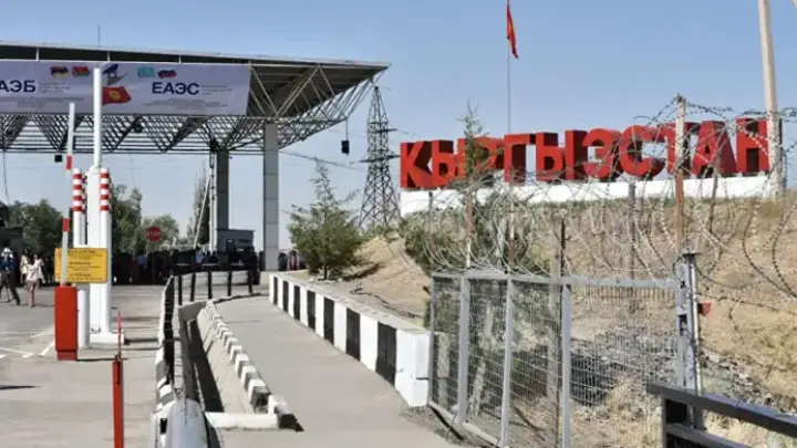 Работник посольства Казахстана пытался нелегально вывезти женщину из Кыргызстана