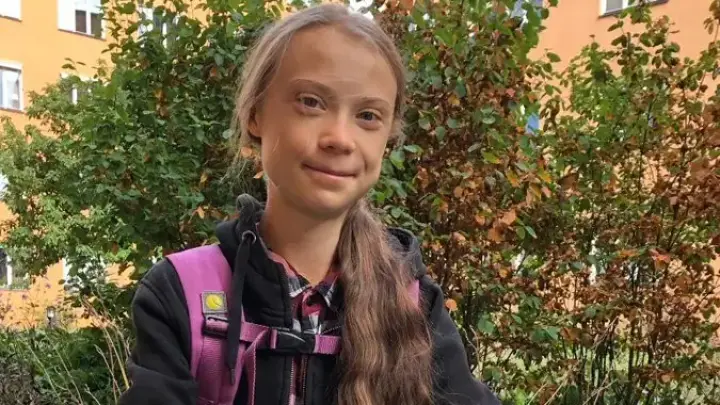 Грета Тунберг наконец села за школьную парту