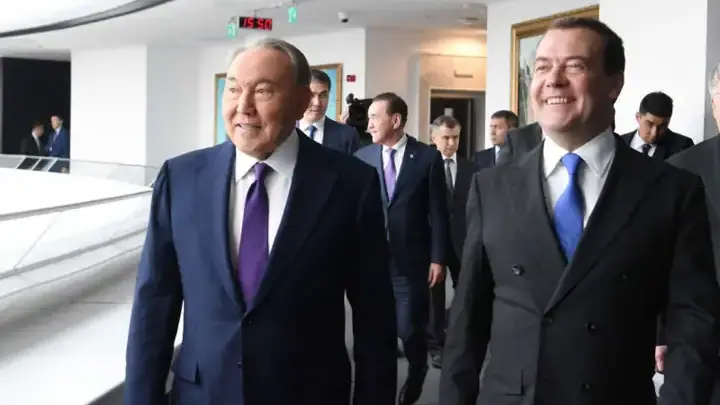 Назарбаев и Медведев стали коллегами