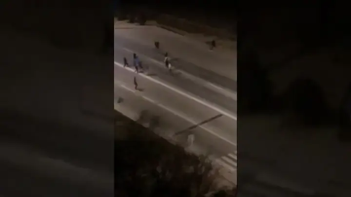 Массовая драка произошла на улице в Актау. Видео