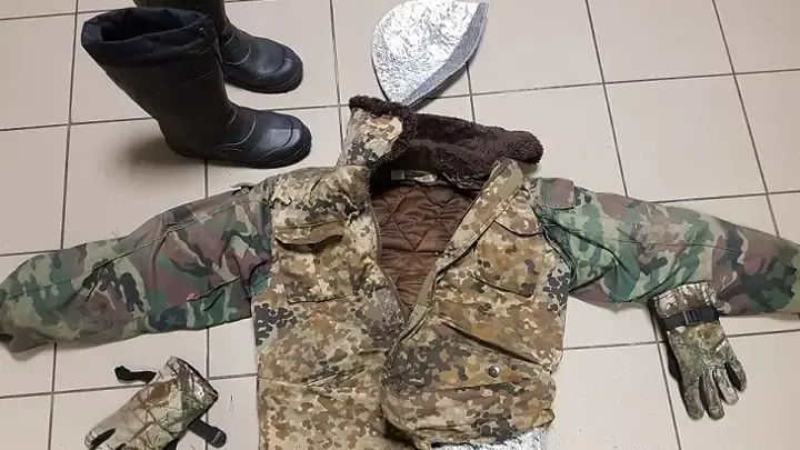 Оригинал: узбек пересек границу задом наперед в одежде из фольги