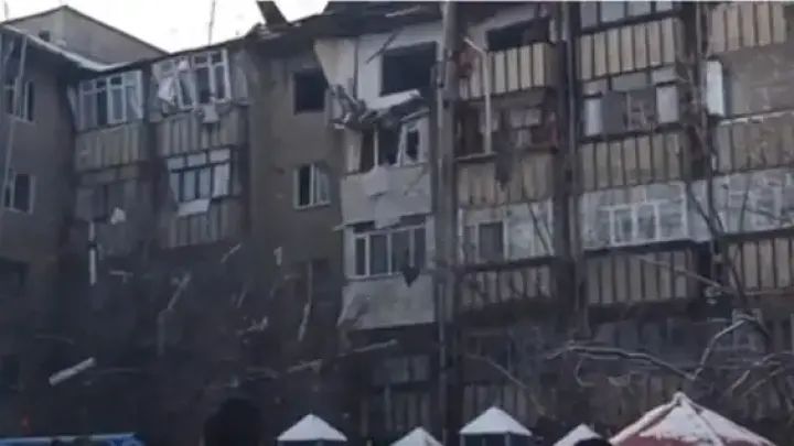 Взорвалась квартира в многоэтажке Каскелена, погиб ребенок — видео