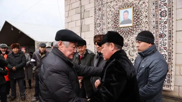 Сапарбаев посетил семью погибшего Дархана Абдрахыма