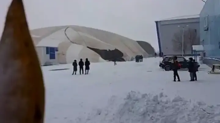 Разрушился купол футбольного стадиона в Сатпаеве