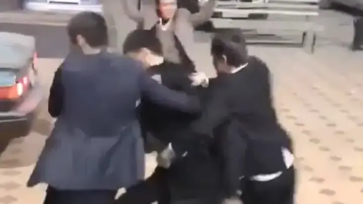 Похищение девушки в Арыси попало на видео, полиция ищет преступников