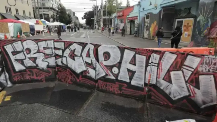 Раскол в США. Анархисты и ЛГБТ строят свое государство CHAZ. Видео