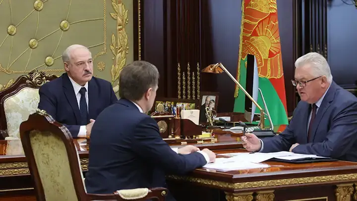 Лукашенко требует увольнять протестных учителей