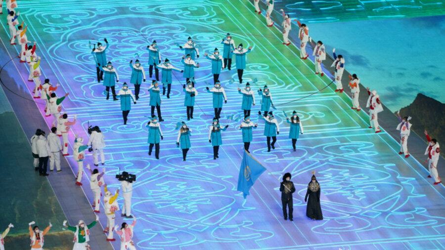 Сборная Казахстана на церемонии открытия Олимпиады в Пекине 