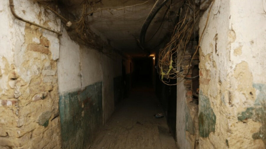 Из окон падает сантехника: дом призраков пугает жителей Атырау 