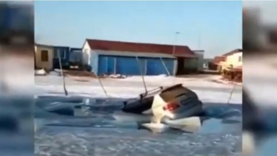 Ушли под лед 45 автомобилей рыбаков на острове Русский 