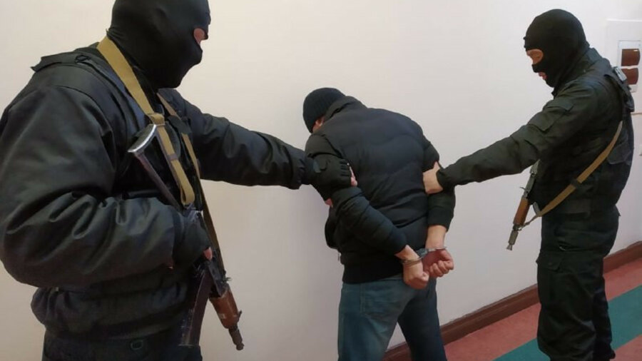 Сбежавшего с оружием казахстанского сержанта поймали спецназовцы 
