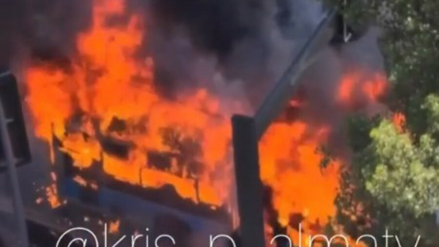 Маршрутный автобус сгорел в Алматы. Видео 