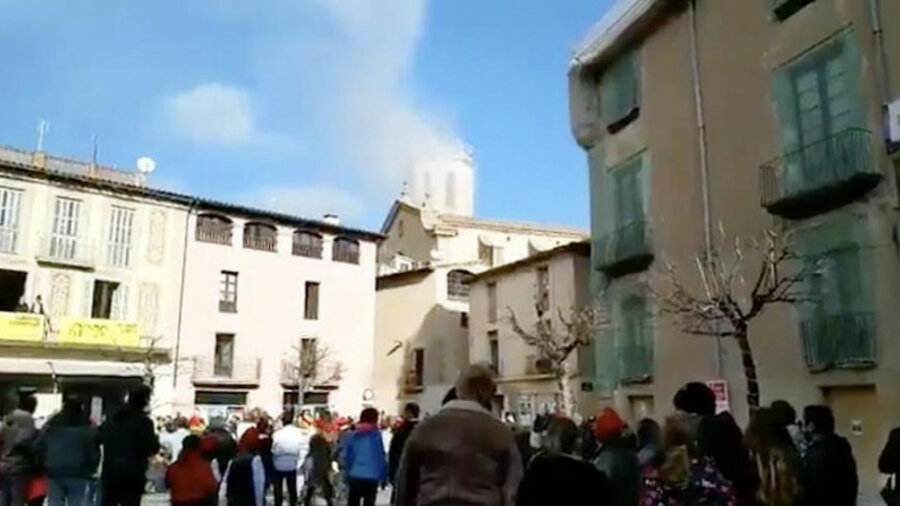 На празднике прогремел взрыв в испанской церкви 