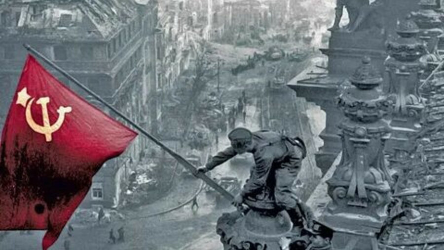 Facebook удалил посты со знаменем Победы над рейхстагом 
