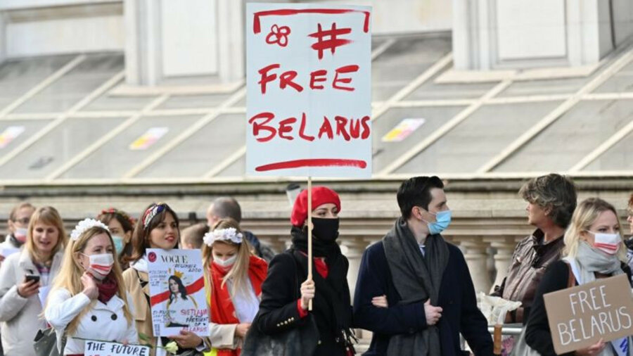 Оппозиция Беларуси открыла 14 народных посольств за рубежом 
