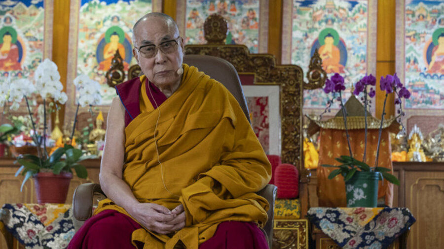 Молитвы за спасение мира от коронавируса совершают Далай-лама и Папа Римский 