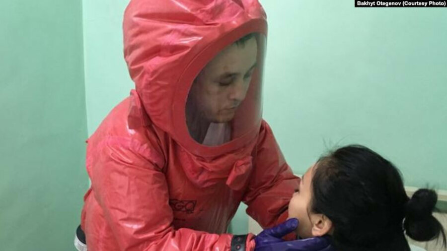 Врач-инфекционист рассказал о своих буднях и о том, как лечат больных коронавирусом в Алматы 