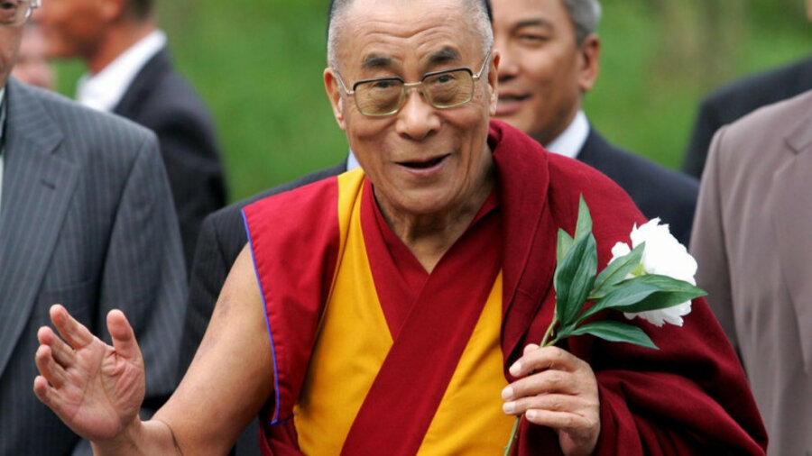 Надо закрыть политиков в комнатах с углекислым газом — Далай-лама 