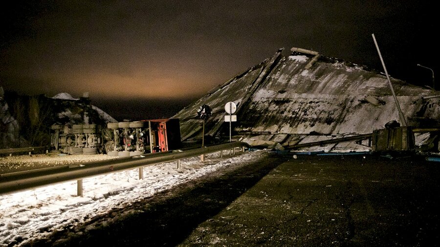 Сложился как карточный домик: в Оренбурге рухнул автомост 
