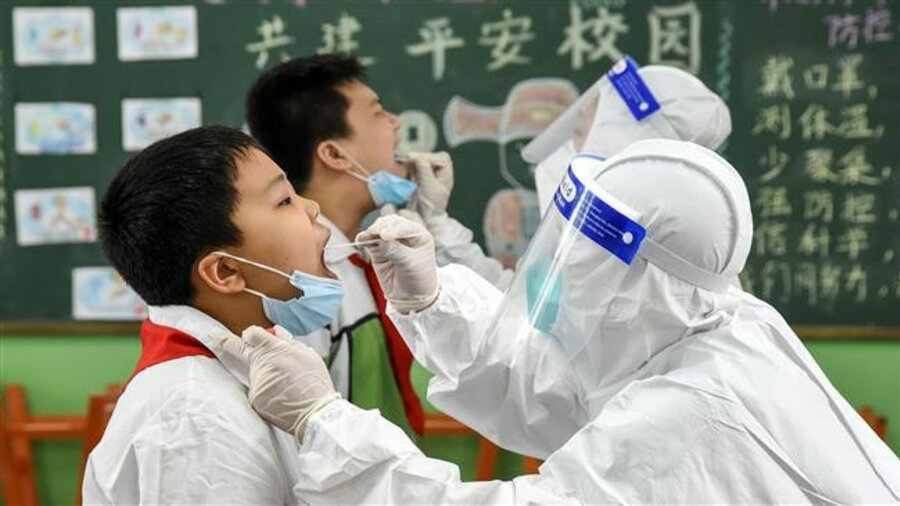 Китай создал вакциону против COVID из клеток насекомых 