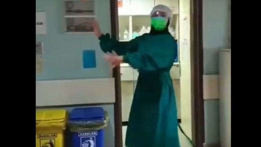 Коронавирусом заразились 95 тысяч. Иранские врачи танцуют для пациентов 