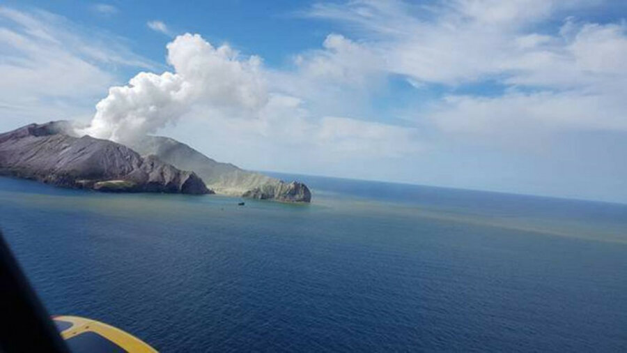 Извержение вулкана на острове White Island: 13 человек погибло  