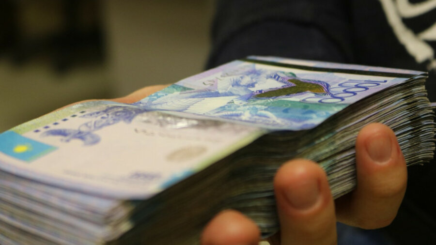 Раздача денег казахстанцам в период ЧП актуальна — экономист 