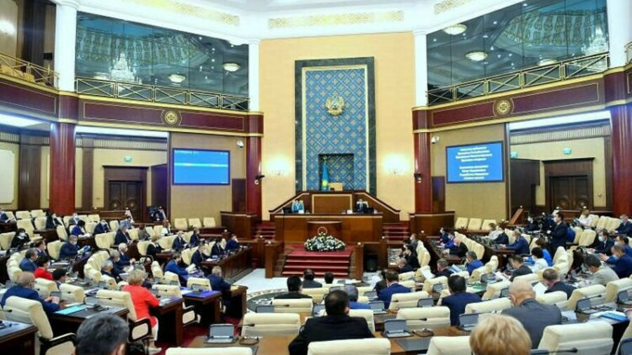 Сенат Казахстана надо распустить — ученый обратился к президенту Токаеву 