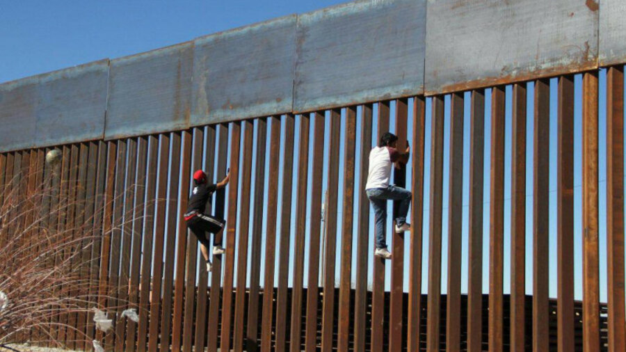 Трампу запретили строить стену на границе с Мексикой 