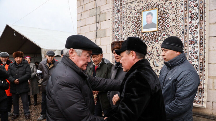 Сапарбаев посетил семью погибшего Дархана Абдрахыма 