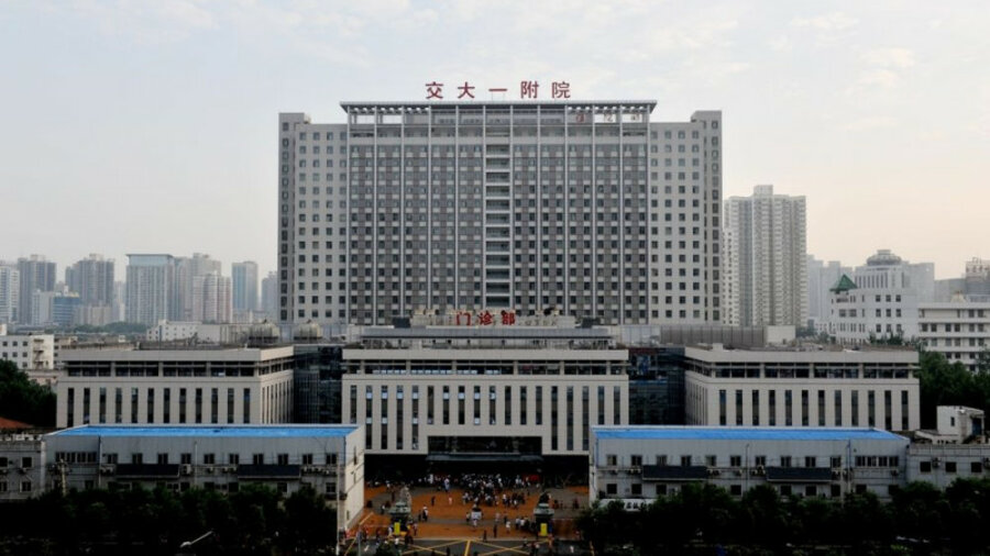 Китайская больница: лег на лечение, а выписаться нельзя 