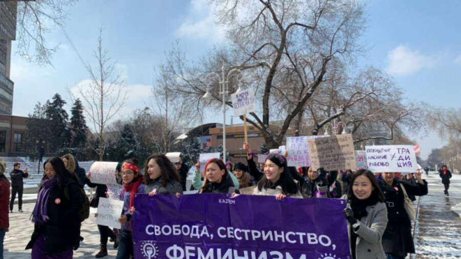 Марш феминисток Алматы был «похоронным» и решительным, видео 