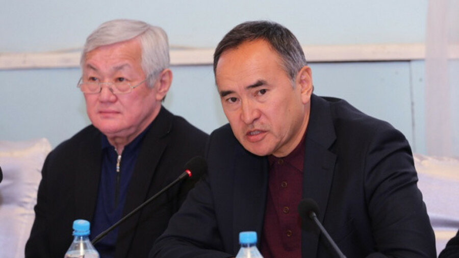 Сапарбаев сменил Мырзахметова на посту акима Жамбылской области 