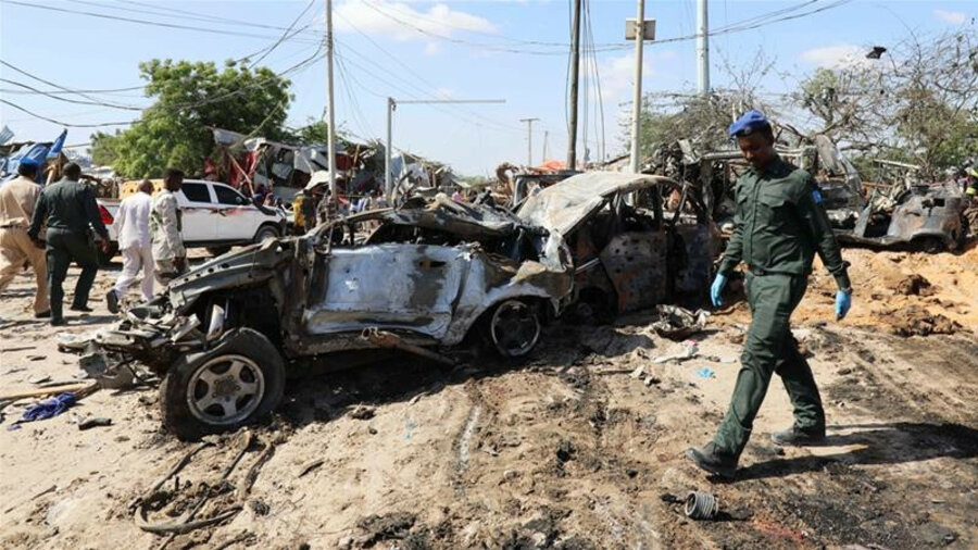 Страшный теракт произошел в Сомали, около 100 человек погибли — видео 