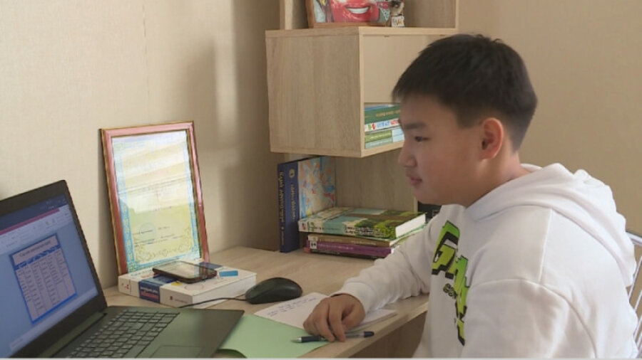 Онлайн-уроки для школьников отменили — министр Аймагамбетов 
