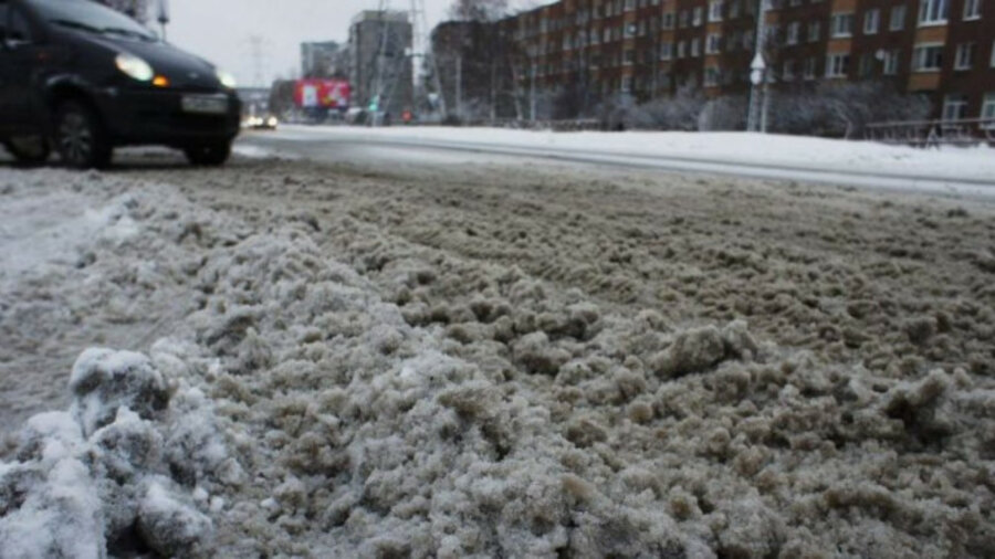 Снежная «каша» ожидает большую часть улиц Казахстана 