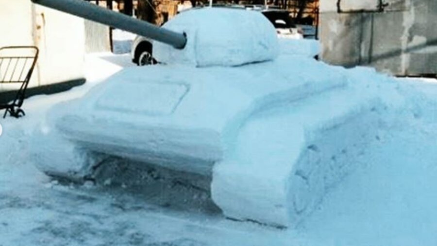Снежный танк выстрелил в Павлодаре 