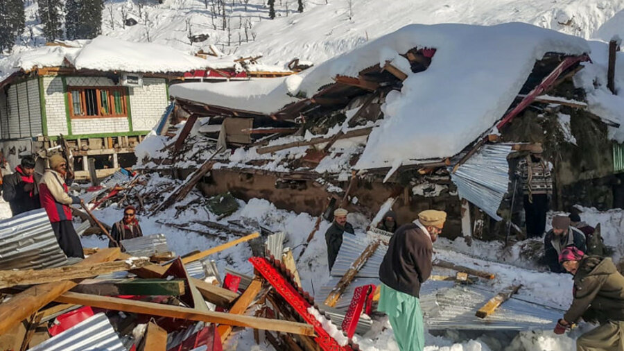 До 100 человек погибли под снежными лавинами в Пакистане и Афганистане 