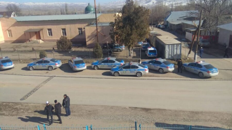 Видео из села Сортобе, где напали на полицейских, опубликовано в Сети 