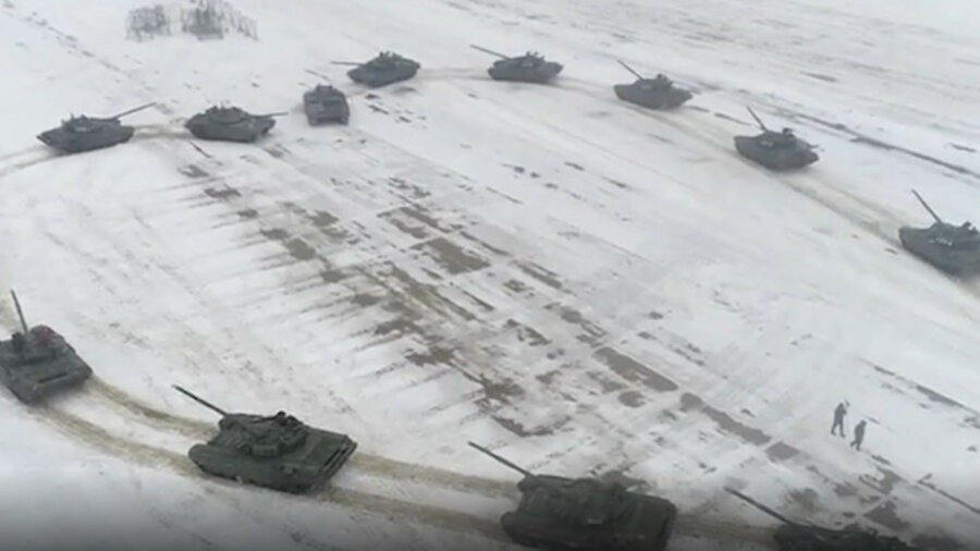 Боевые танки выстроились «сердцем» для любимой россиянина 