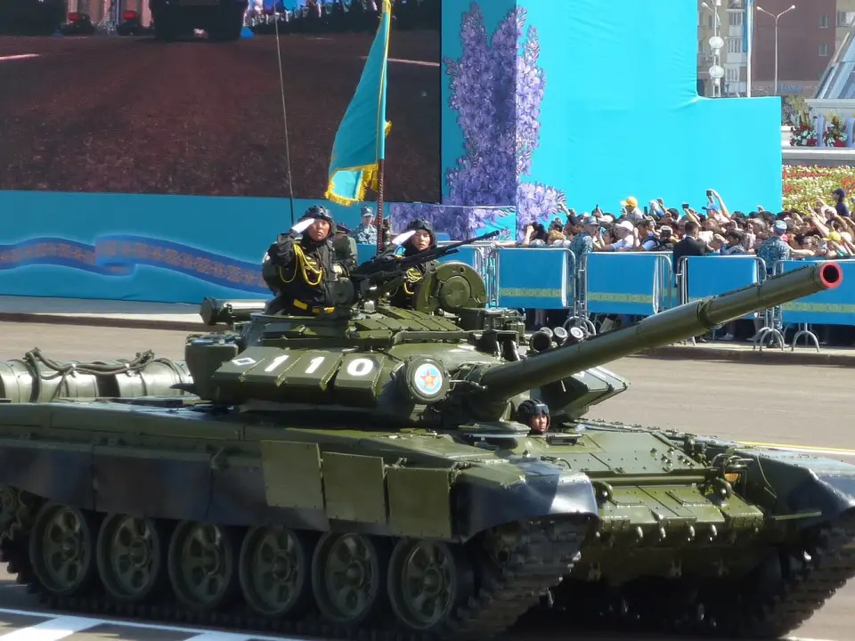 Танк Т-72Б Вооружённых сил Казахстана на параде